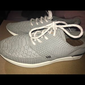 REEF leather upper style sneaker !